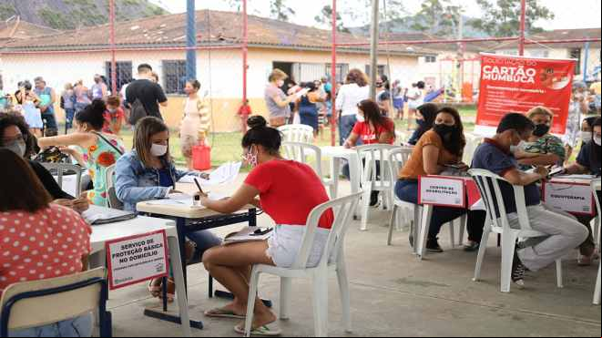 Maricá leva diversos serviços a moradores do residencial Marighella, em Itaipuaçu