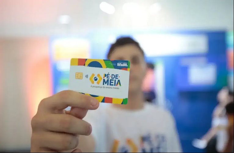 Pé-de-meia tem segundo dia de depósito para quem concluiu ensino médio